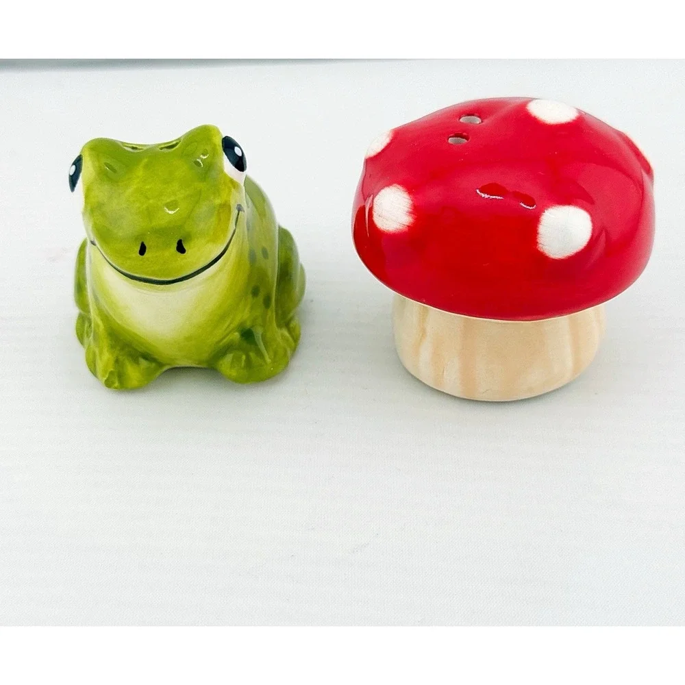 N/A frog mushroom